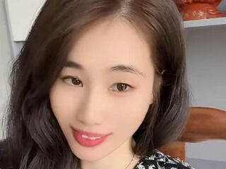 LeslieYi's Video Profile Image